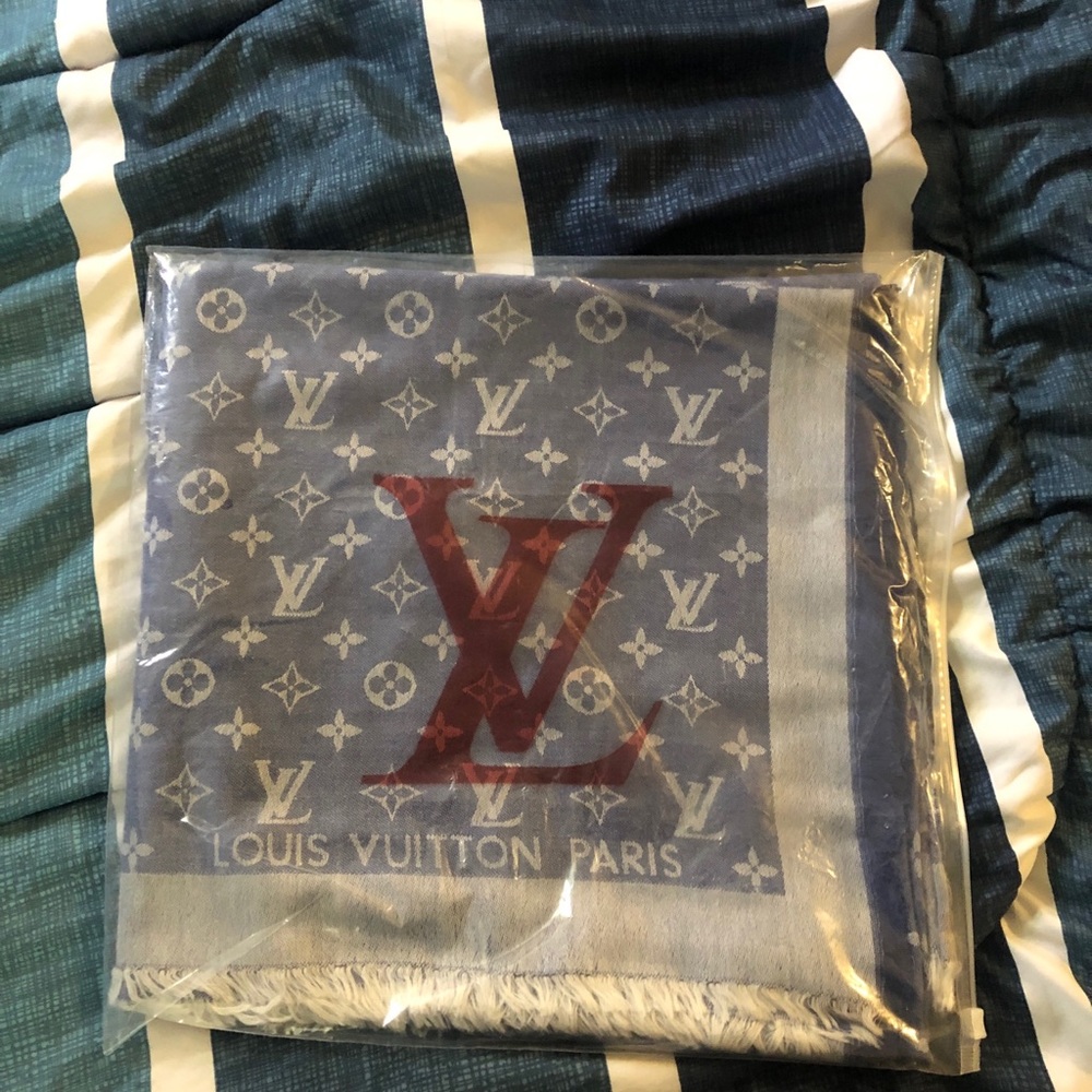 Louis Vuitton scarf